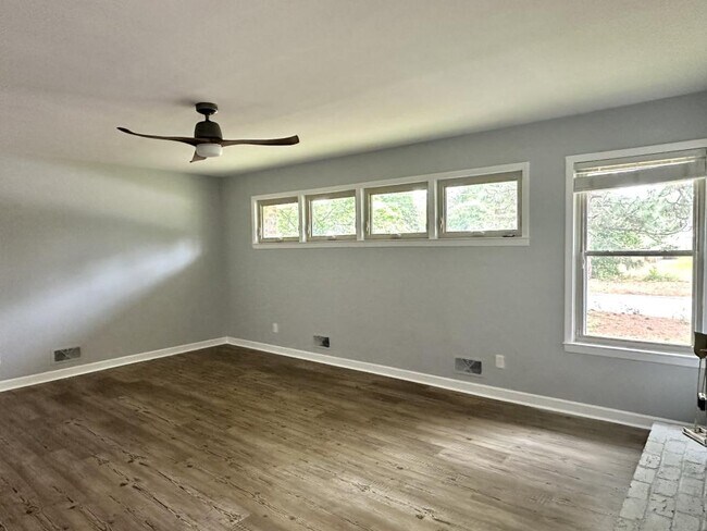 Photo - 3024 Brechin Rd