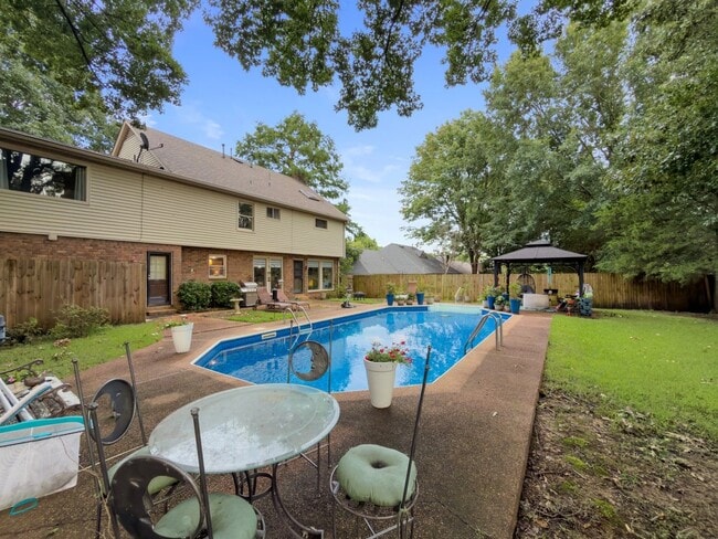 Photo - 743 Grovewood Dr