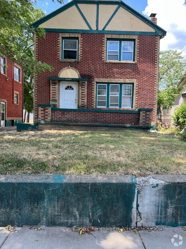 Building Photo - 3 bedroom/1 bath house