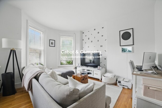 Photo - 104 Appleton St