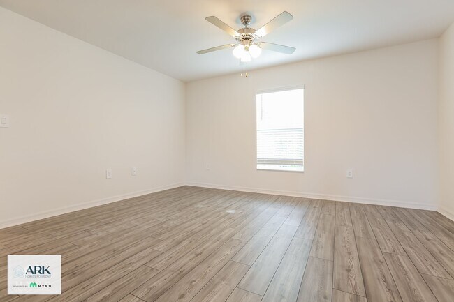 Photo - 5725 Centro Ave