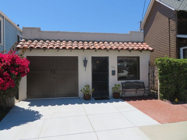 Building Photo - 2 plus bed, 1.5 bath, close to Seabright b... Rental