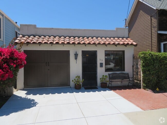 Building Photo - 2 plus bed, 1.5 bath, close to Seabright b... Rental