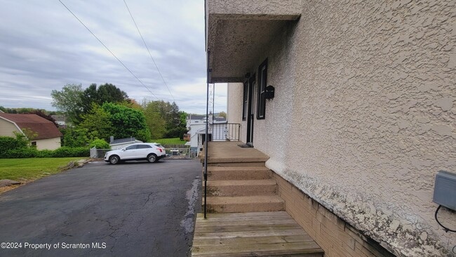 Photo - 864 S Main St
