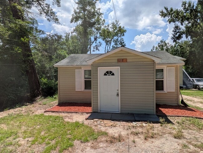 Building Photo - 2123 Bayvale Rd