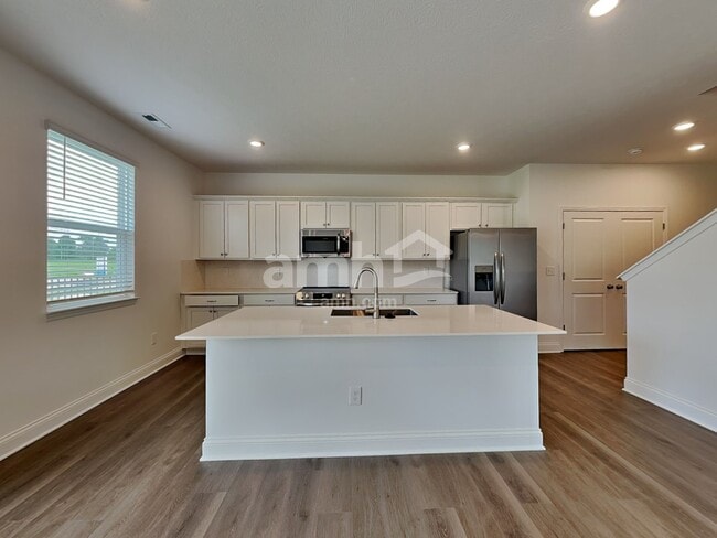 Photo - 400 Golden Maple Pl