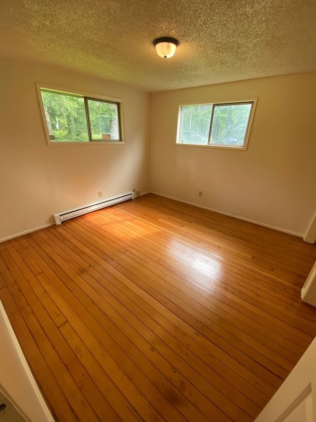Photo - 2 Bedroom 1 bath with carport and yard