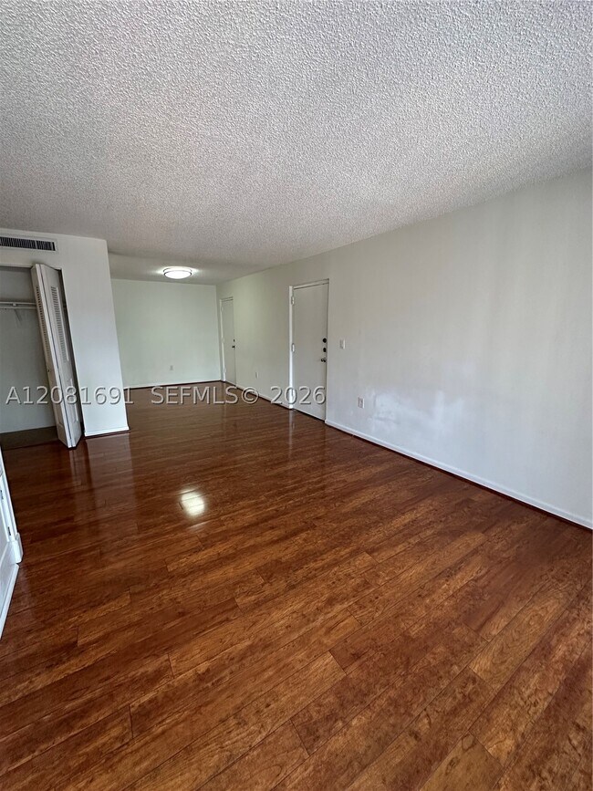 Photo - 10818 N Kendall Dr Unit R28