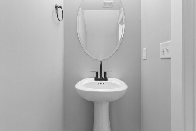 Photo - 302 Jonathan Wade Cir