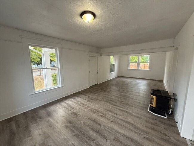 Photo - 2350 Marion St SE
