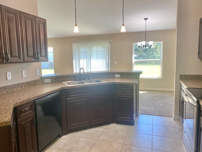 Photo - Maintenance-Free 4 Bedroom Rental!