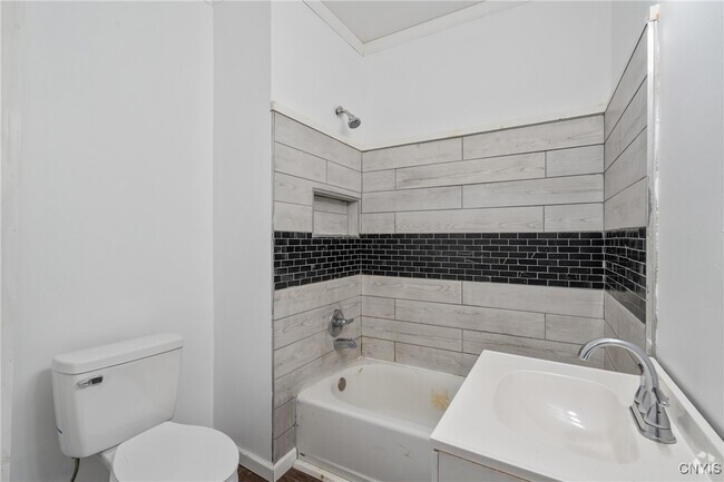 Building Photo - 262 W 4th St S Rental