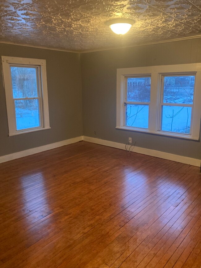 Photo - 87 S Main St Unidad 4 lower rear