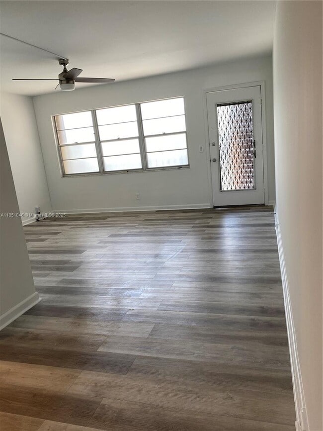 Photo - 801 SW 133rd Terrace Unidad 310K