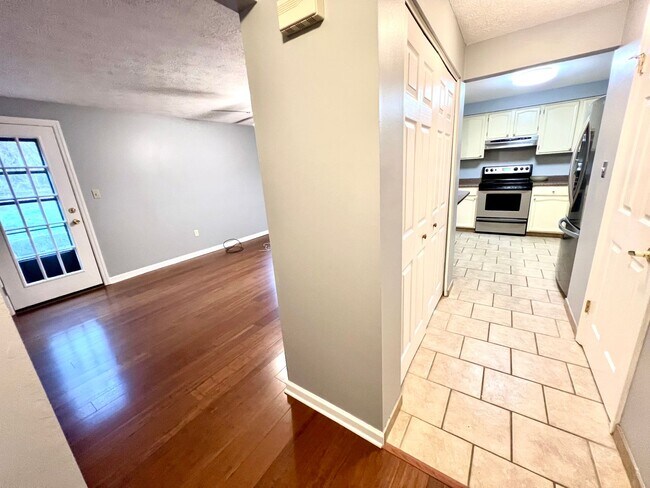 Photo - Sewickley Heights - Gorgeous Townhouse - 3...