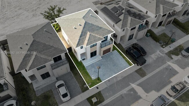 275 NW 13th Pl