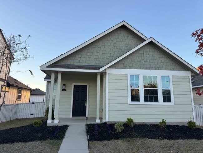 Photo - Bright & Spacious 3 Bedroom Home with Garage in Kyle