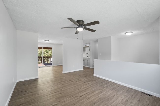 Photo - 7 Waterside Way