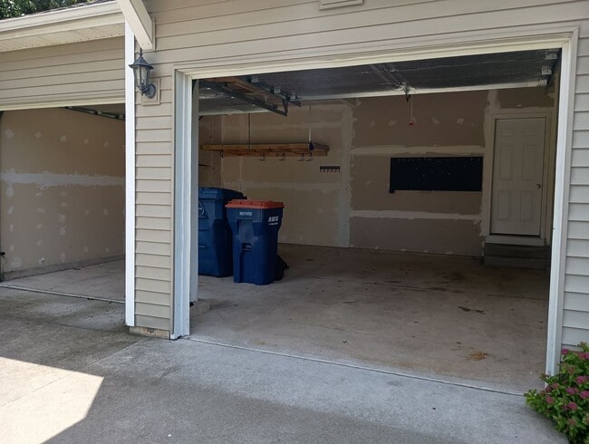 Photo - Spacious 3 Bedroom 2.5 Bathroom Home for Rent