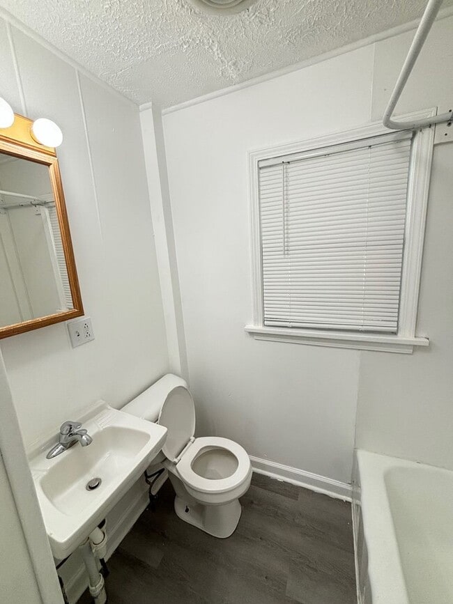 Photo - 418 N High St