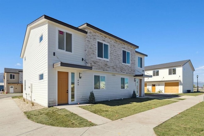 Photo - 445 Skeels Ave
