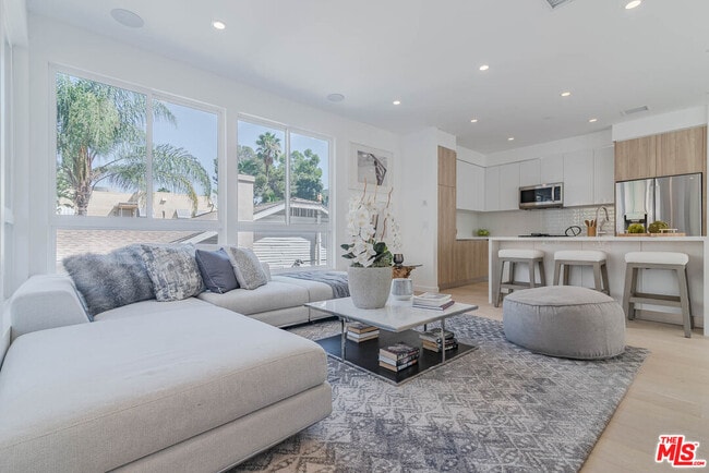 Photo - 1216 N Sycamore Ave