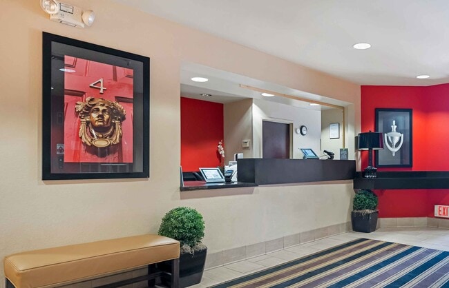 Furnished Studio-Chicago - Hanover Park