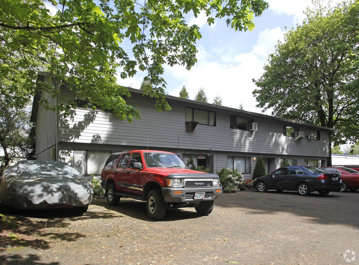 Photo - 19300-19308 SE River Rd Apartments