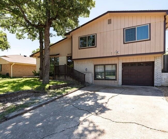 Building Photo - 1405 Magnolia Dr