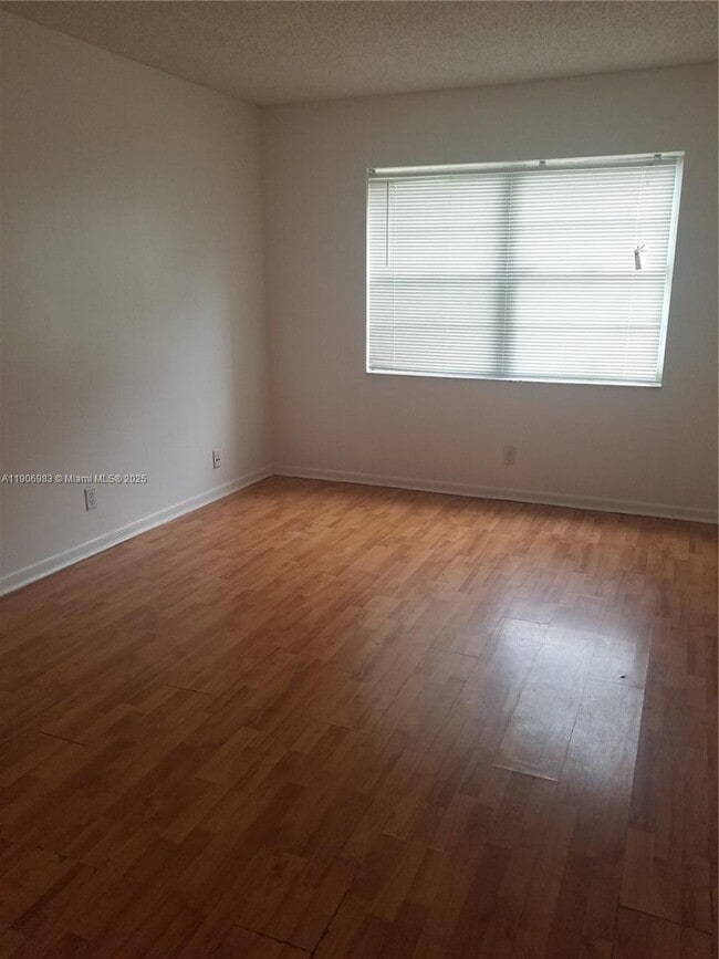 Photo - 4384 NW 9th Ave Unidad 20-1F