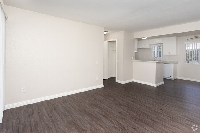 1BR, 1BA - 750SF - Living Room