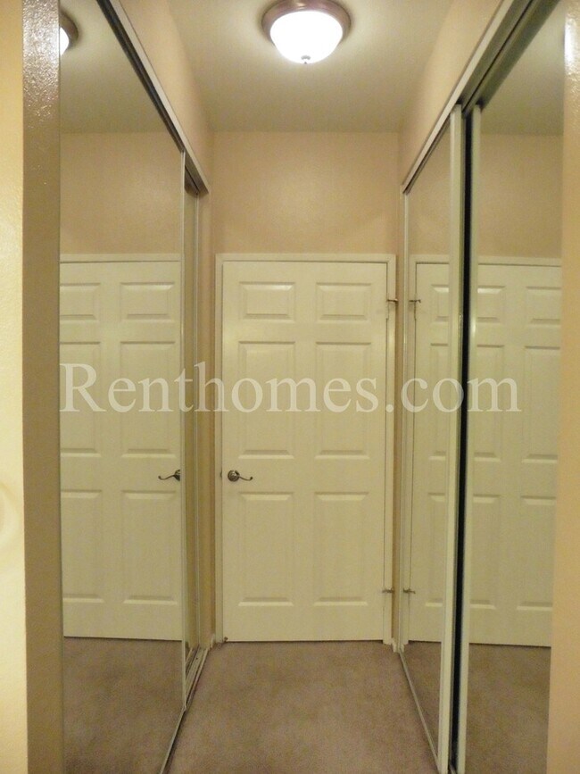 Photo - 10844 Sabre Hill Dr Unidad 227