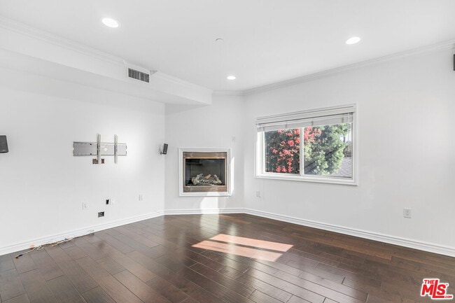 Photo - 11504 Moorpark St Unit 103