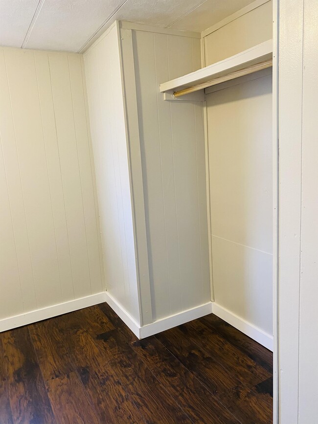 Photo - 808 Ponderosa Ln