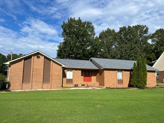 Building Photo - 104 Cambridge Ln