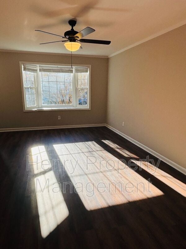 Photo - 903 Hampshire Ct