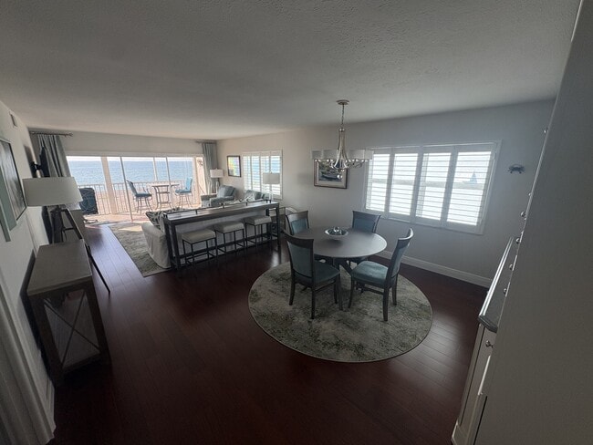 Photo - 333 The Esplanade N