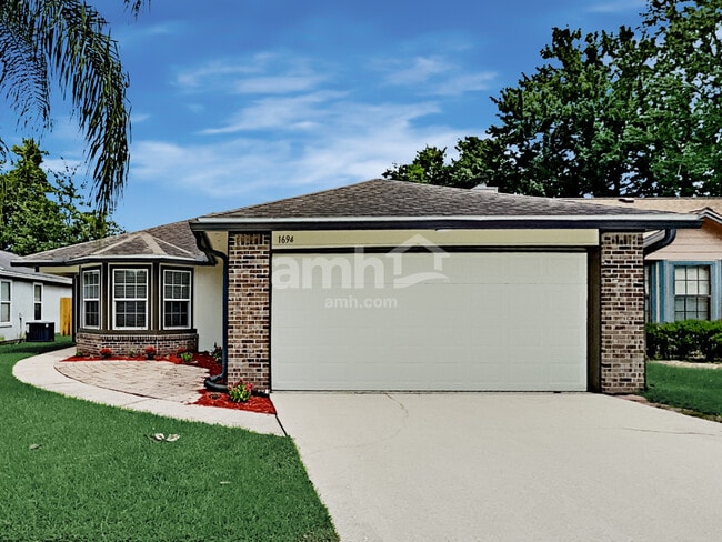 Building Photo - 1694 Ashwood Cir