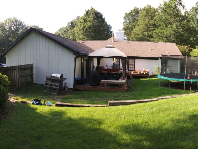 Building Photo - 8501 Buckthorn Dr Rental