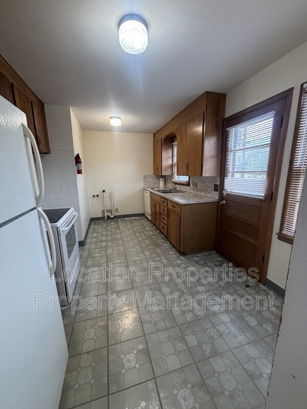 Photo - 2127 Mitchell St