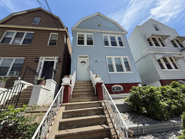 Building Photo - 268 Columbia Ave Unit 2