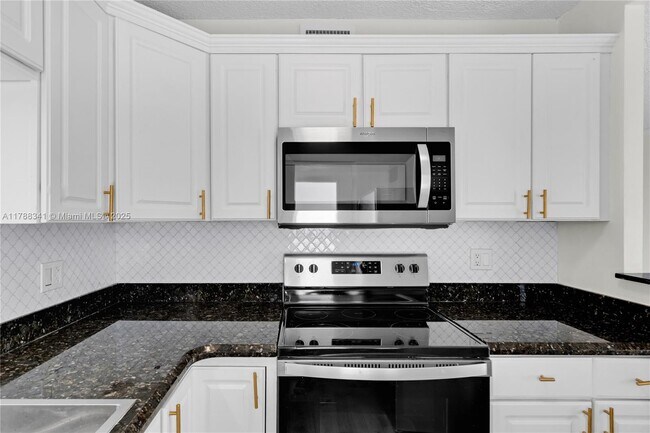 Photo - 2555 NE 11th St Unit 808