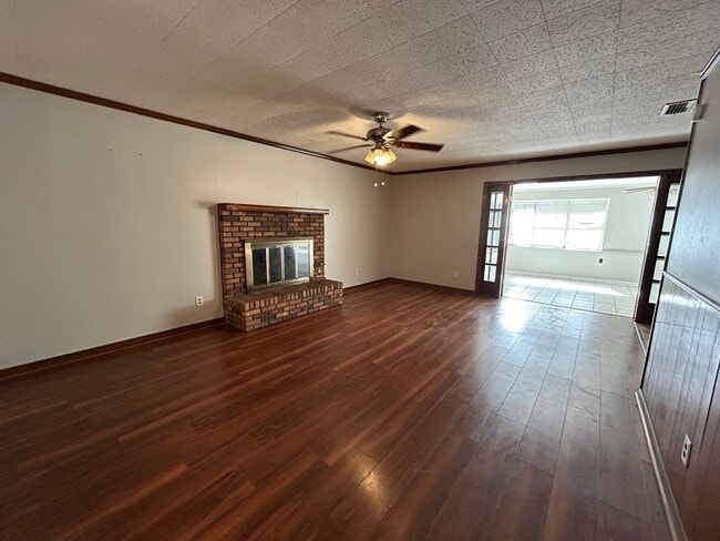 Photo - Beautiful 4 Bedroom Southern Hills Home