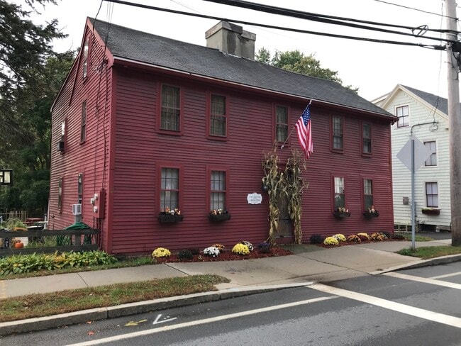 John Brewer House in Autumn - 82 High St Unit 1st floor
