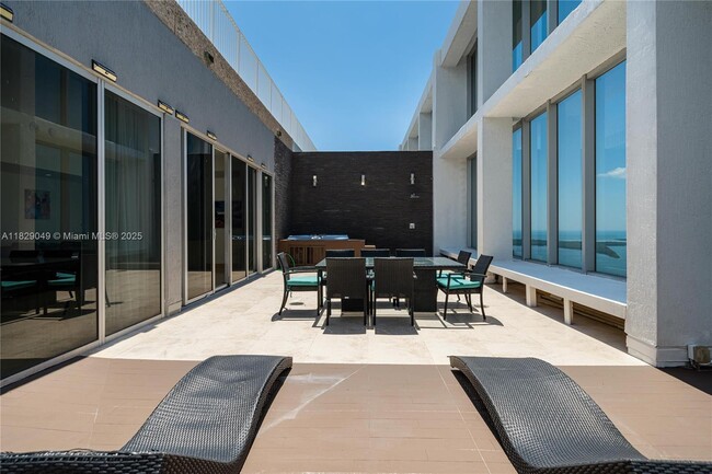 Photo - 495 Brickell Ave Unit 5705