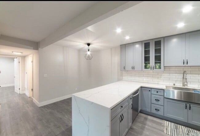 Photo - 1001 W MacArthur Blvd Unidad 72