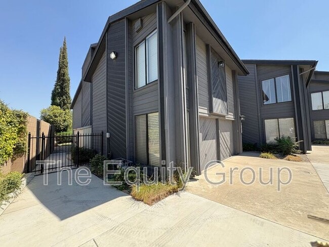 Photo - 1050 N Demaree St Casa