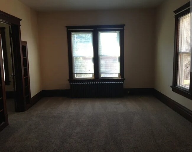 Photo - 541 W 9th St