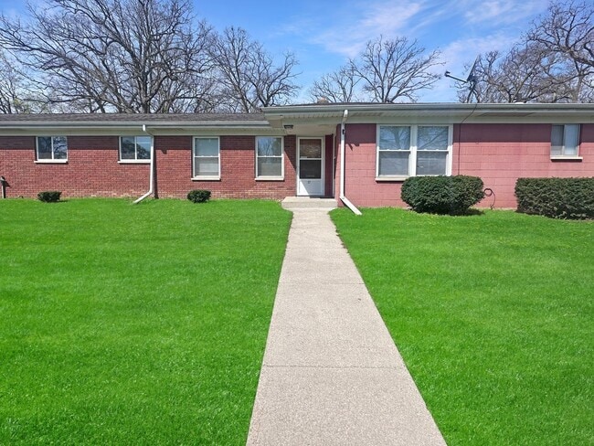 Building Photo - 27 Ridgewood St