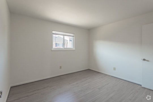 2BR.1.5BA,- 807SF